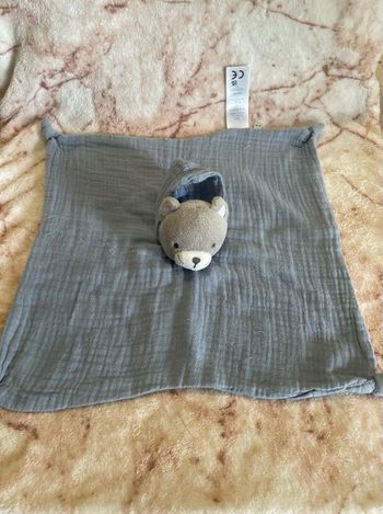 Doudous plat lange bleu chat gris capuche Obaïbi Okaïdi