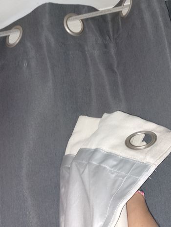 Rideau isolant thermique avec oeillet 