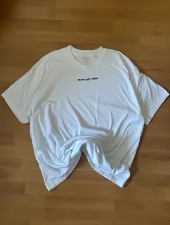 Camiseta scuffers studios