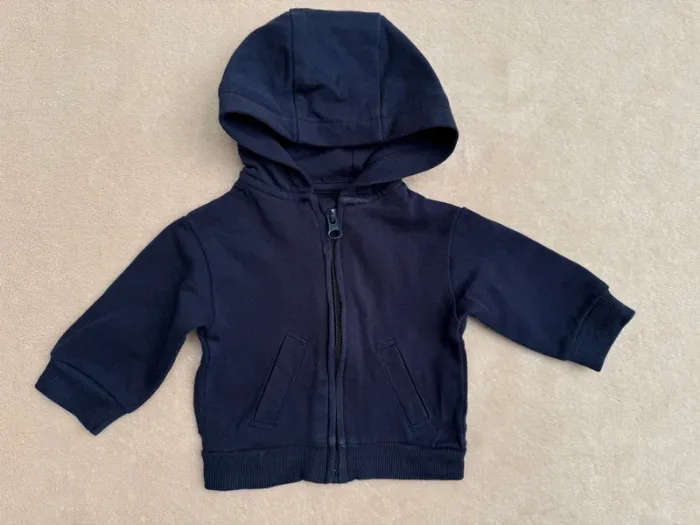 Veste à capuche • Kiabi • taille 3 mois - photo numéro 2