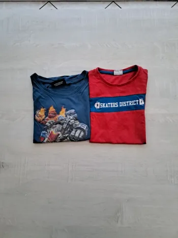 Lot de 2 T-shirts - rouge et bleu - Scamps&Boys et Skylanders - 100% coton