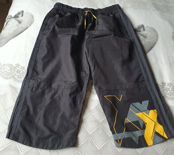 Pantacourt Adidas de taille 15/16ans
