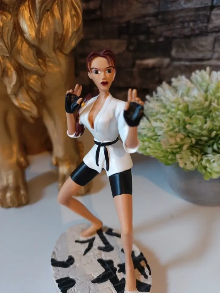 Figurine tomb raider - photo numéro 2