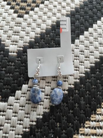 Boucle d'oreille pierre bleu neuve
