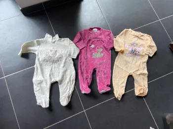 Lot 3 pyjamas