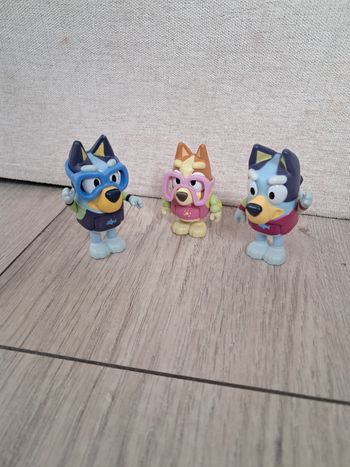 Figurines bluey et bingo thème natation piscine
