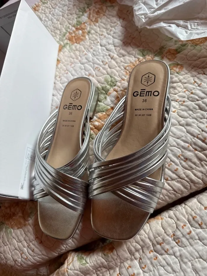 Jolies sandales neuves avec étiquette pointure 36 - photo numéro 4