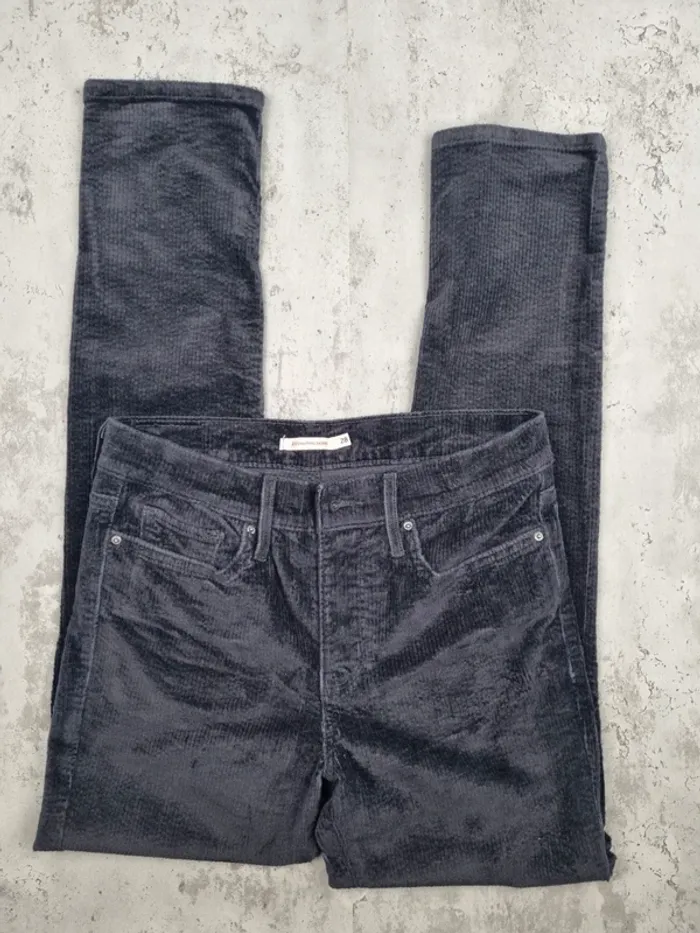 Jean Levi’s 311 Shaping Skinny Noir Velours – Taille 28x30 US / 38 FR Femme (mesures en photos) - photo numéro 2