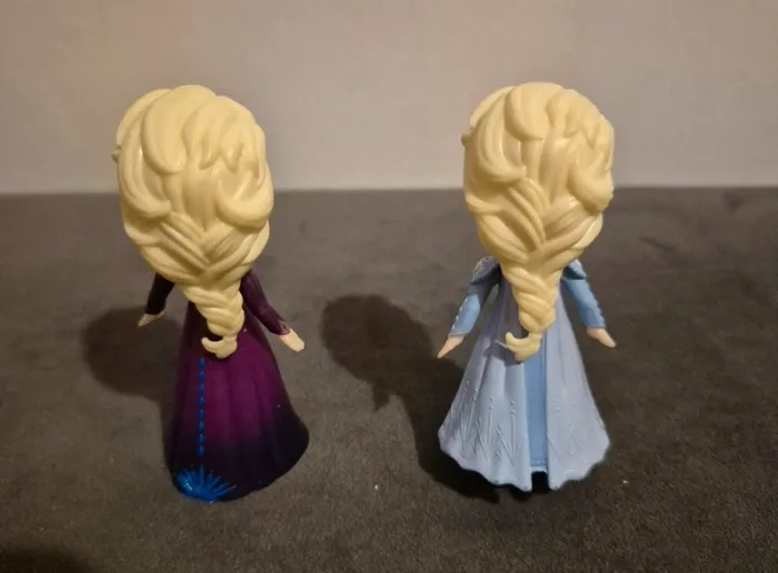 2 figurines Elsa - photo numéro 3
