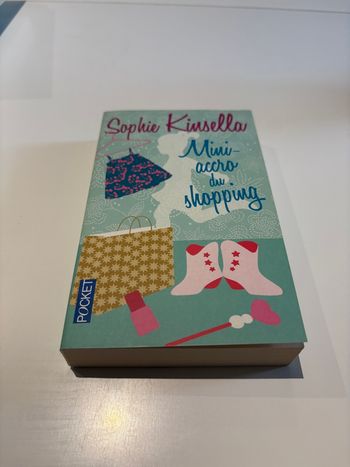 Livre « Mini accro du shopping » de Sophie Kinsella édition Pocket