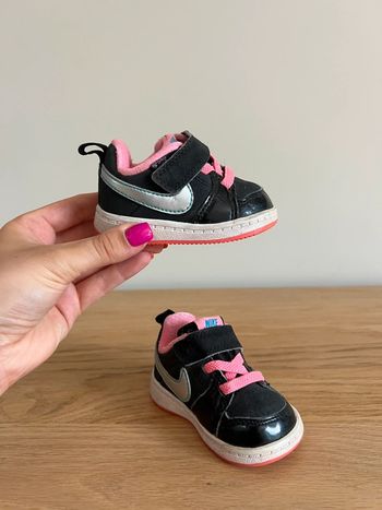 Baskets Nike taille 17