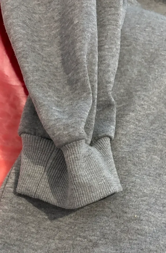 Pull gris à dentelle - photo numéro 3