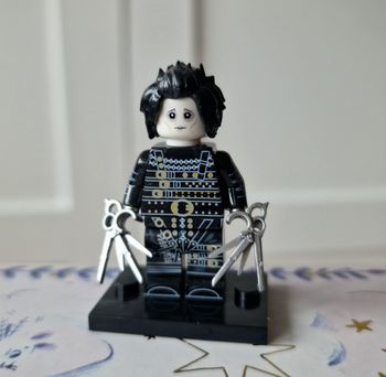 Minifigure Edward aux mains d'argent n1