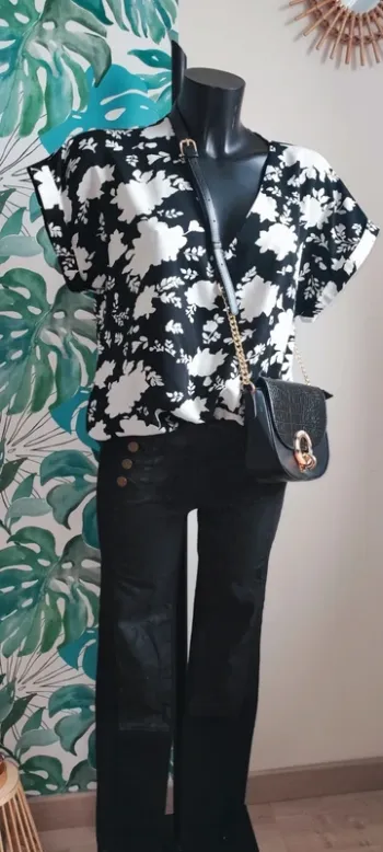 Blouse fleurie taille 38/40
