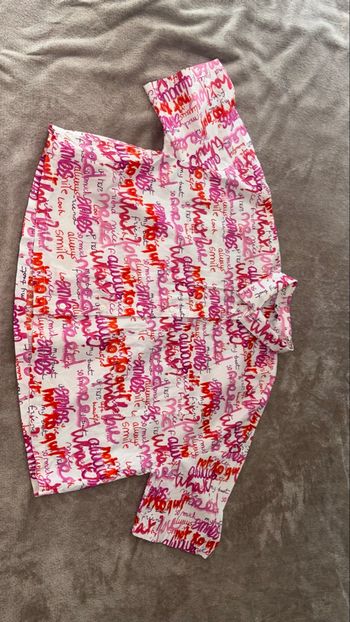 Chemise crop imprimé graffiti rose & rouge 
