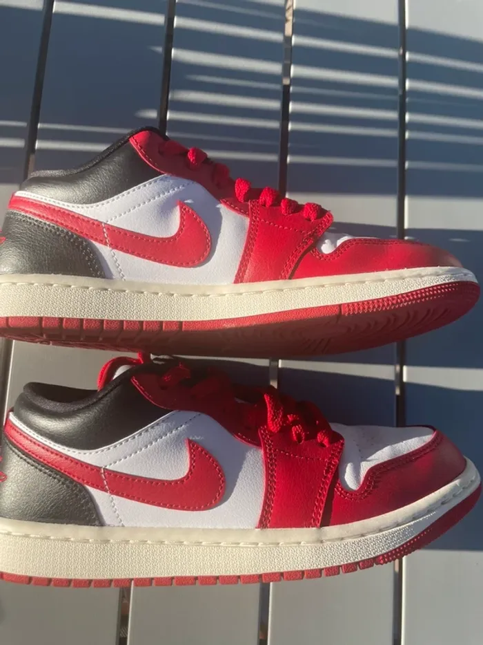 Baskets Air Jordan 1 Low Rouge blanc noir - photo numéro 3