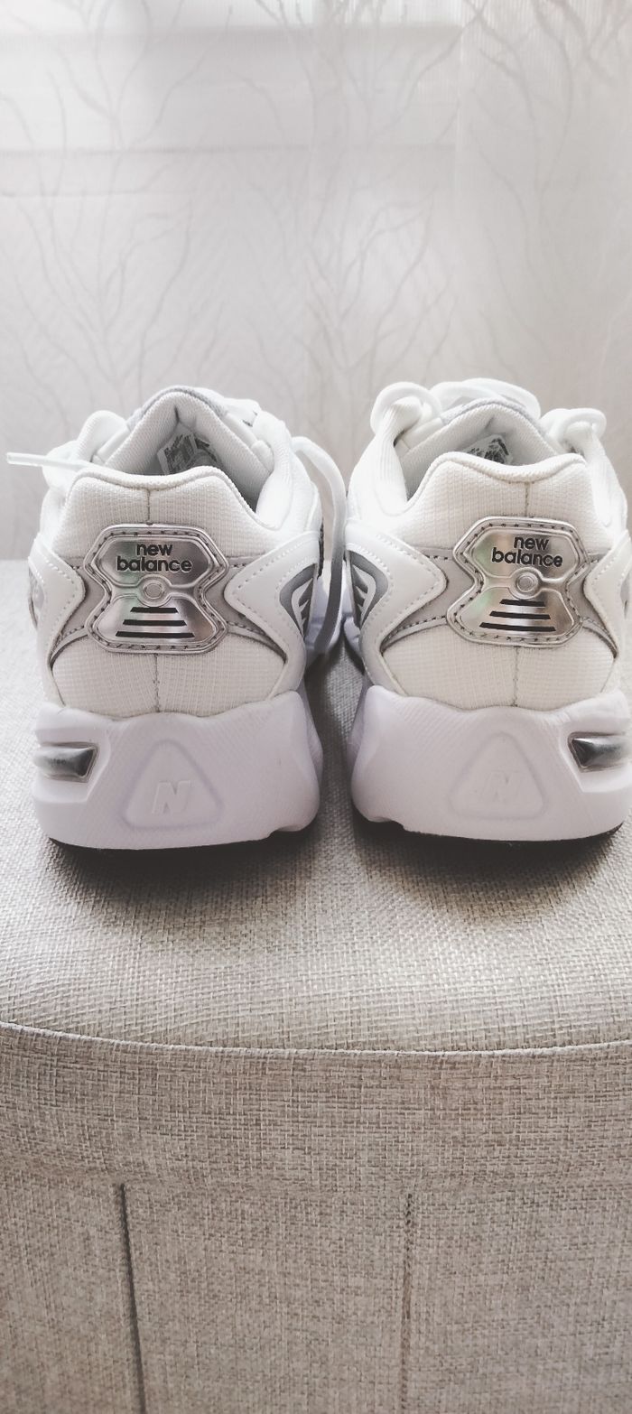 NEW BALANCE 725 NEUVES TAILLE 40.5 - photo numéro 3