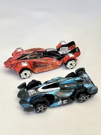 2 Véhicules Hot Wheels Gray Ghost + Snake Oiler Race Car