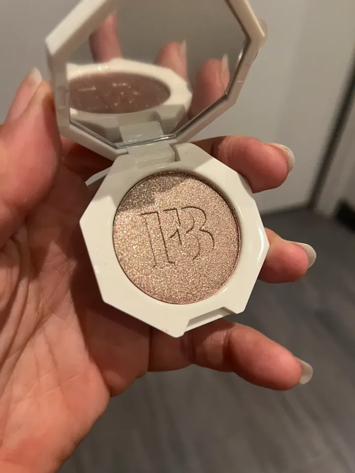 Fard à paupière  Highlighter Fenty beauty Killawatt foil sand castle Neuf