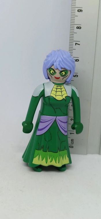 Femme sorcière cheveux violets avec robe verte playmobil