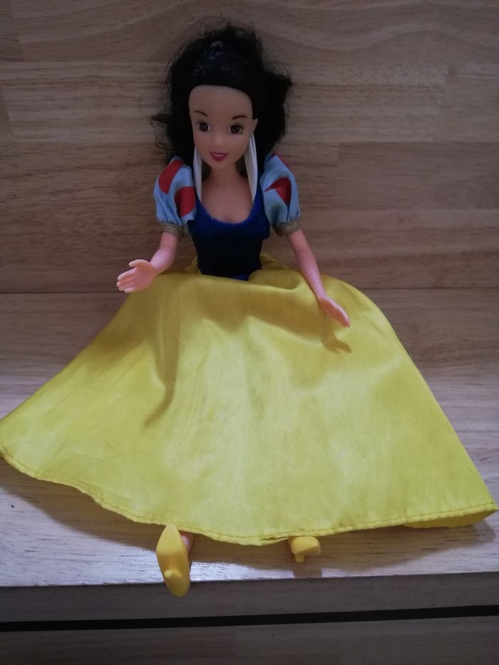 Poupée princesse blanche neige Disney - photo numéro 3
