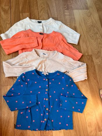 Lot de 4 gilets long et cache cœur taille 3 ans