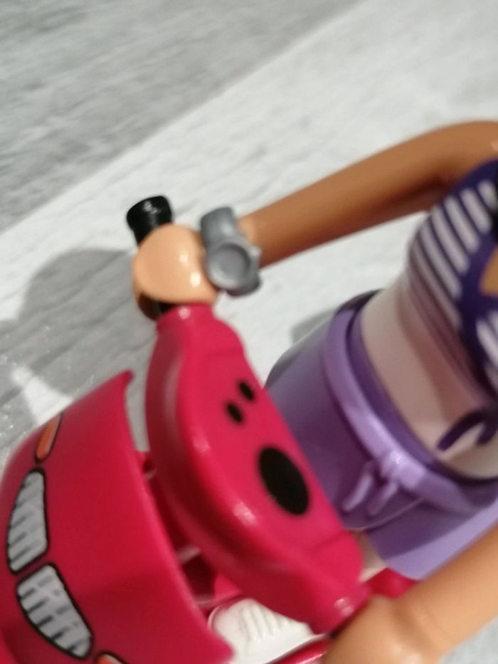 Playmobil scooter et personnage 👧🏻 - photo numéro 3
