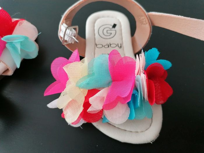 Sandales chaussures bébé fille fleurs froufrous - photo numéro 2