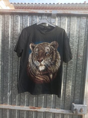 T-shirt large