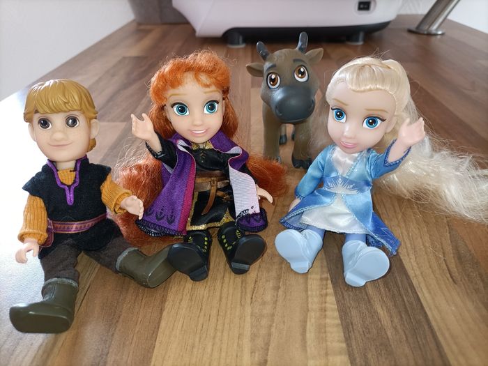 Lot poupées 15 cm Reine des Neiges ( Elsa, Anna, Kristof, Sven) - photo numéro 3