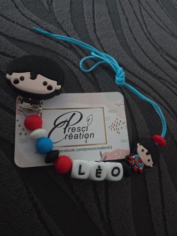 Attache tétine silicone superman