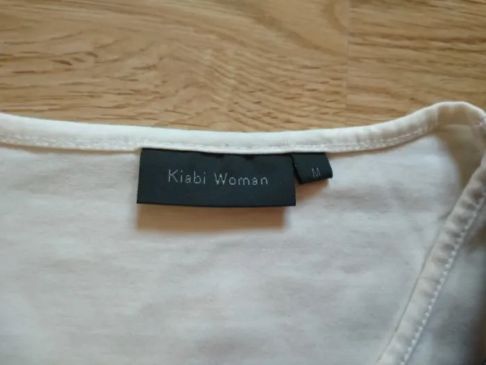 Haut 2 en 1 :  Tee shirt blanc et boléro noir. Femme. Kiabi. 
Taille M - photo numéro 7