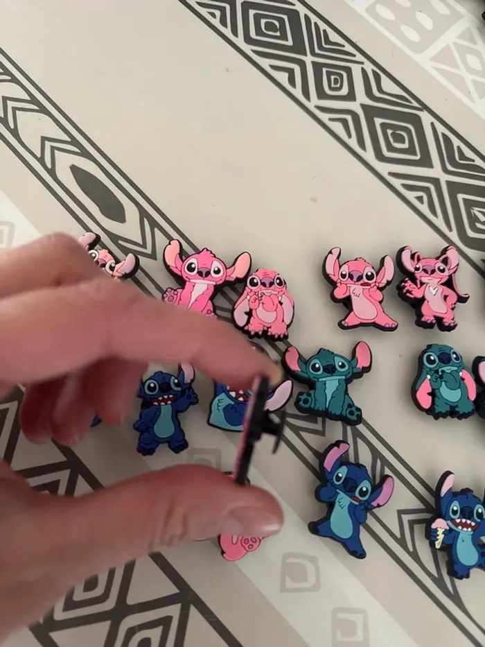 Lot 16 clip crocs stitch - photo numéro 3