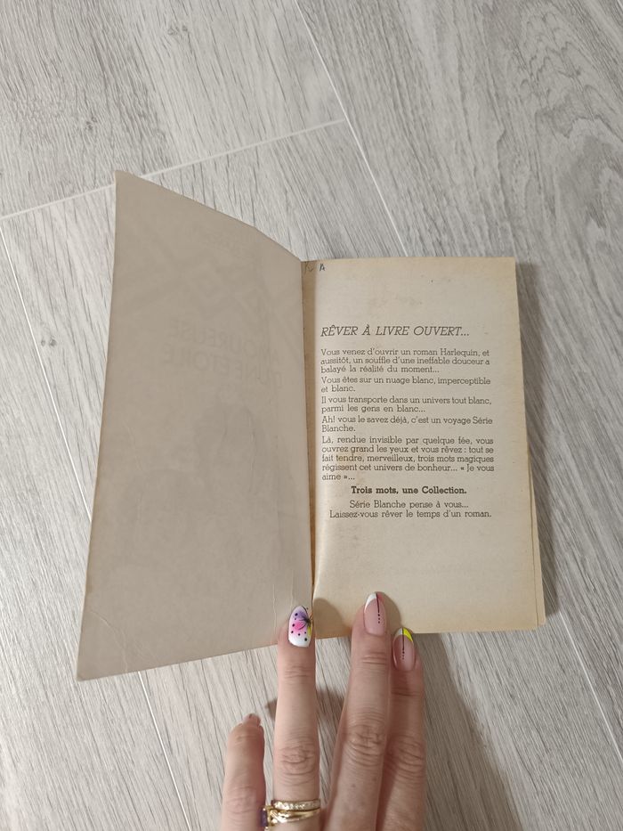 Livre Harlequin série blanche - photo numéro 3