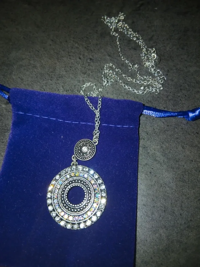 Jolie pendentif long - photo numéro 4