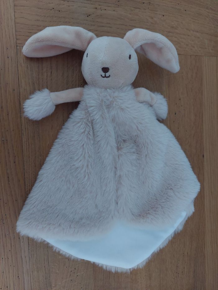 Doudou cape marionnette Valentin le lapin - Pioupiou et Merveilles