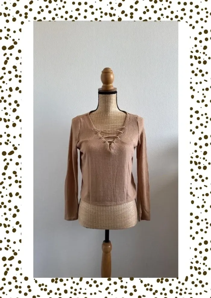 Pull léger col en V avec laçage marron H&M