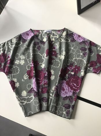 Top oversize a motif