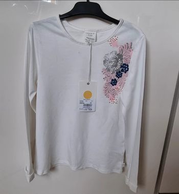 TEE shirt taille 8 ans carrément beau