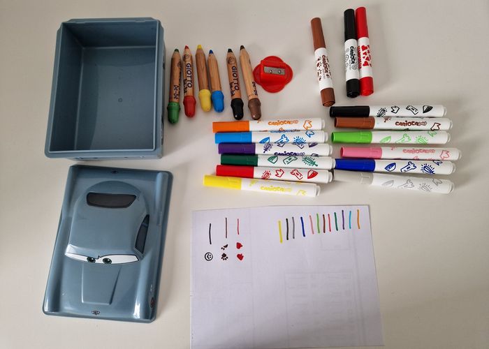 Lot feutres et crayons de couleurs - photo numéro 2