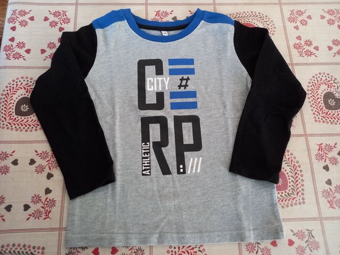 Pull manches longues.