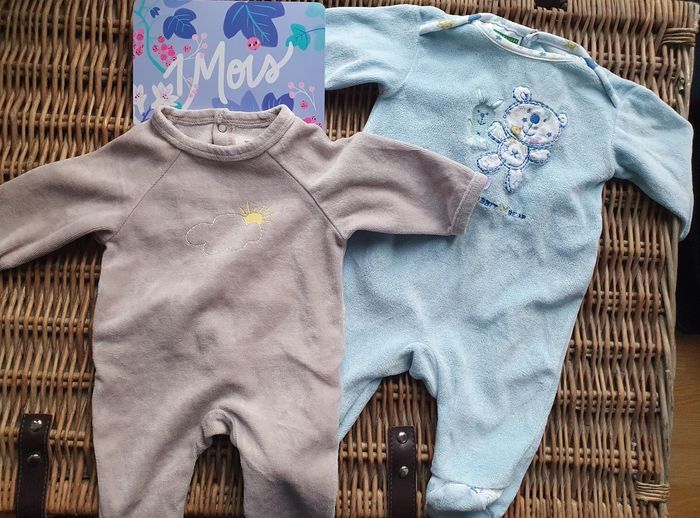 Lot 12 pyjamas velours  1 mois - photo numéro 4