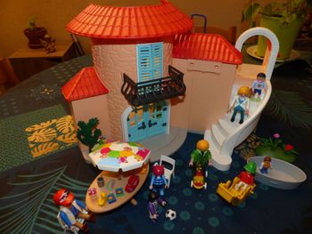 Playmobils la grande villa moderne + persos