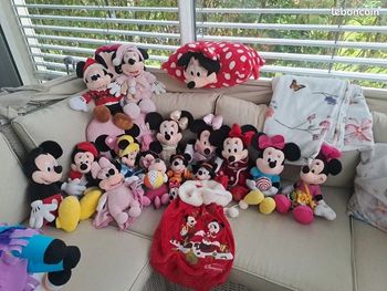 Lot 31 peluche/couverture/ coussin Mickey Minnie "possibilité achat à l'unité"