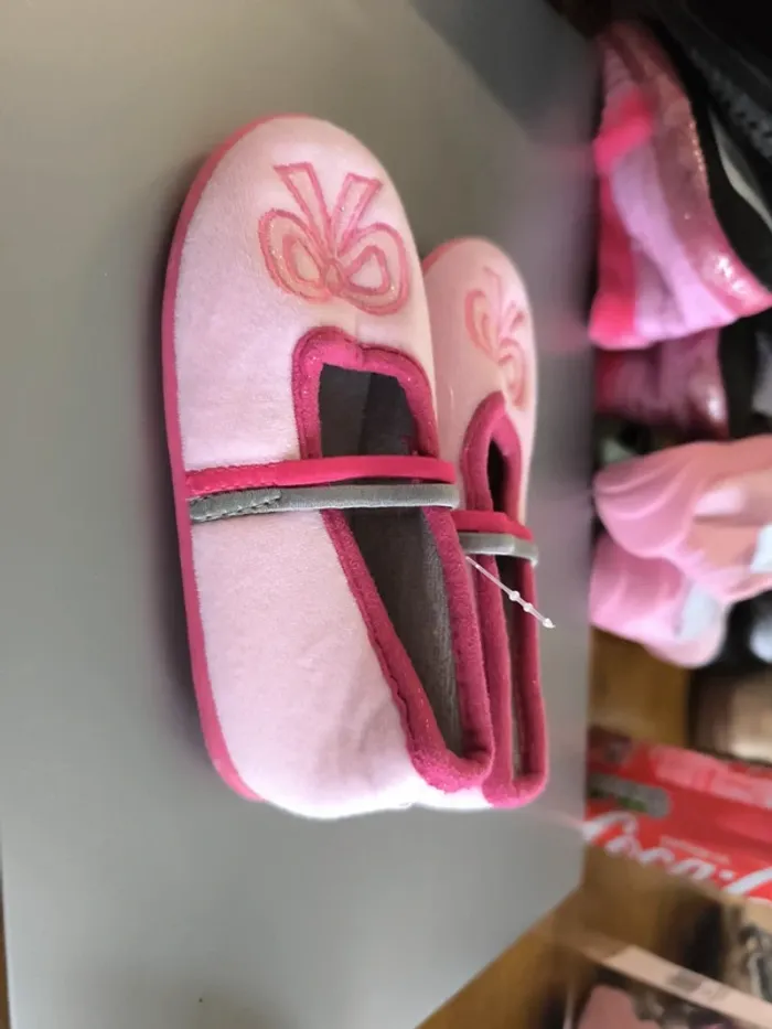 289374 chaussons fille 25