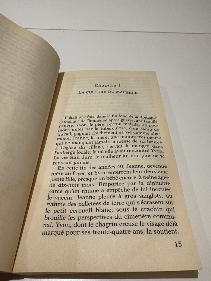Livre témoignage « La petite fille qui ne voulait pas grossir - Ma bataille contre l’anorexie » d’Isabelle Caro édition J’ai lu - photo numéro 3