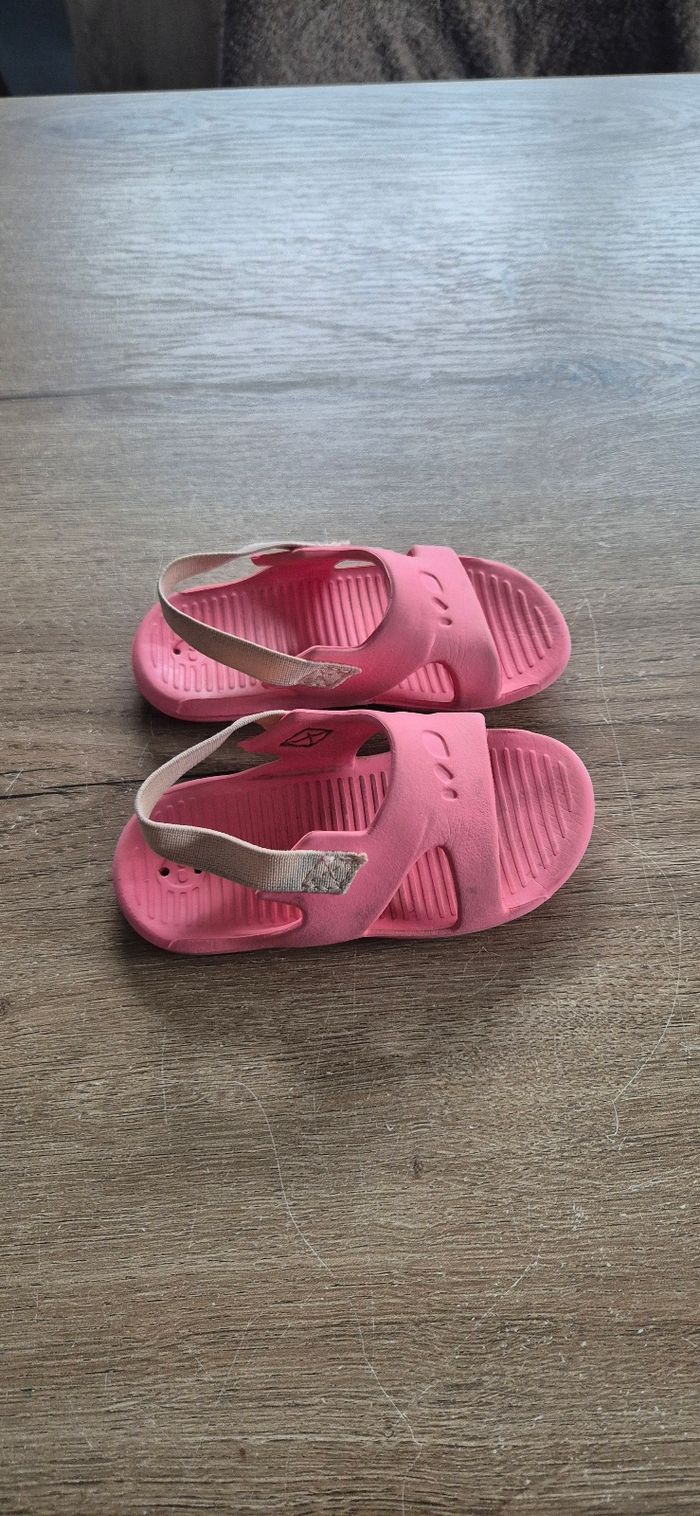 Sandales de piscine T.21-22 - photo numéro 2