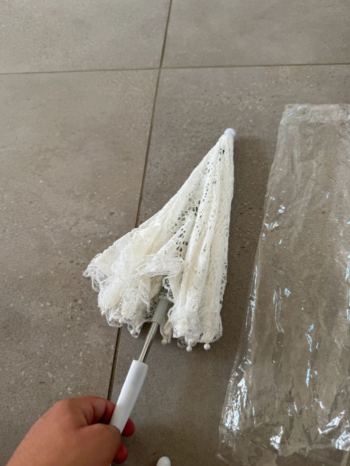 Petit parapluie blanc, neuf, 44cm longueur - photo numéro 2