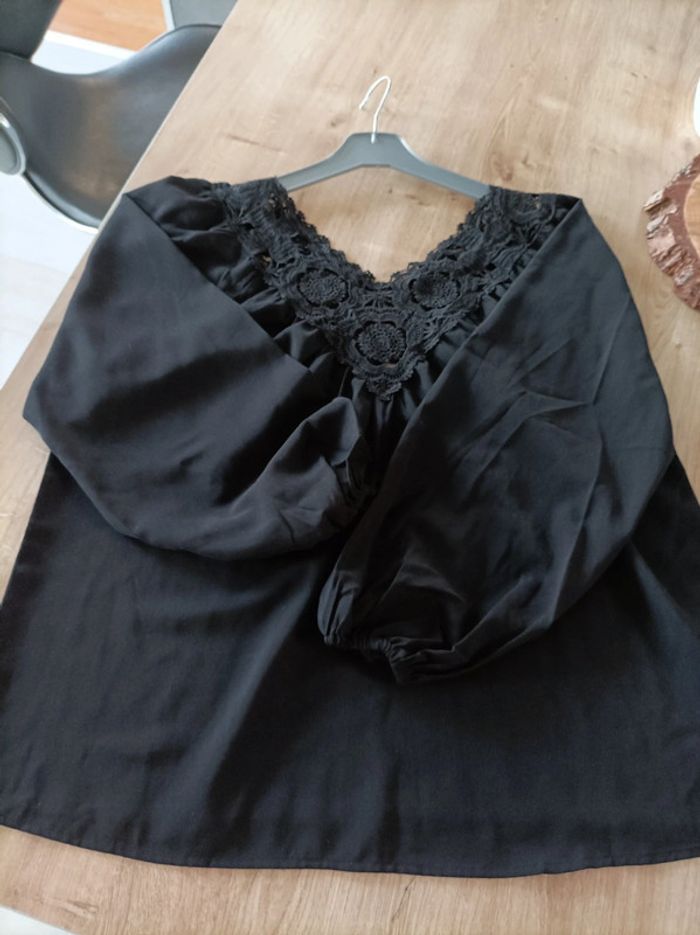 Blouse encolure dentelle - photo numéro 4