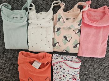 Lot 6 bodies été 24 mois